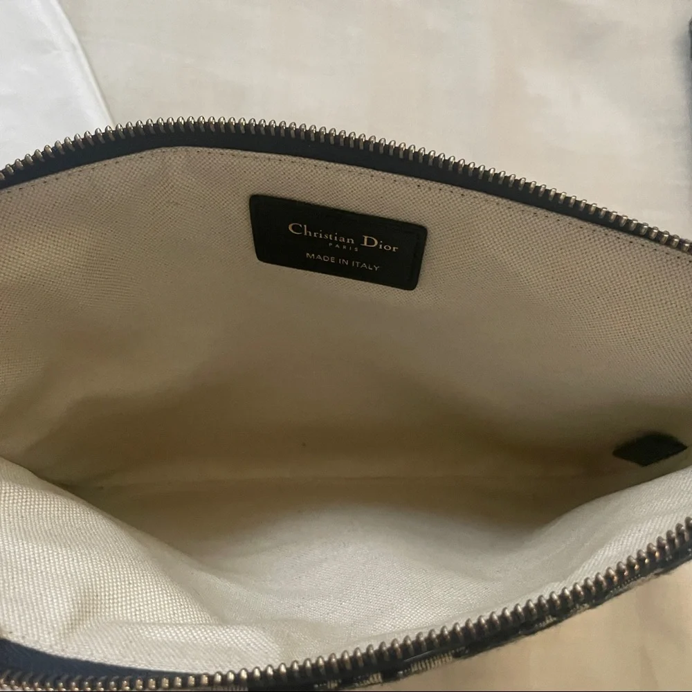 Dior Travel Pouch - Picture 5 of 6